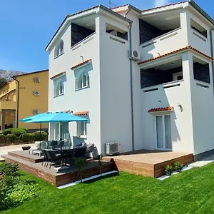 Matea I Apartment Baška