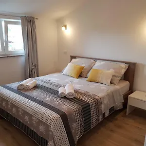 Nora Stinjan Apartment Pula
